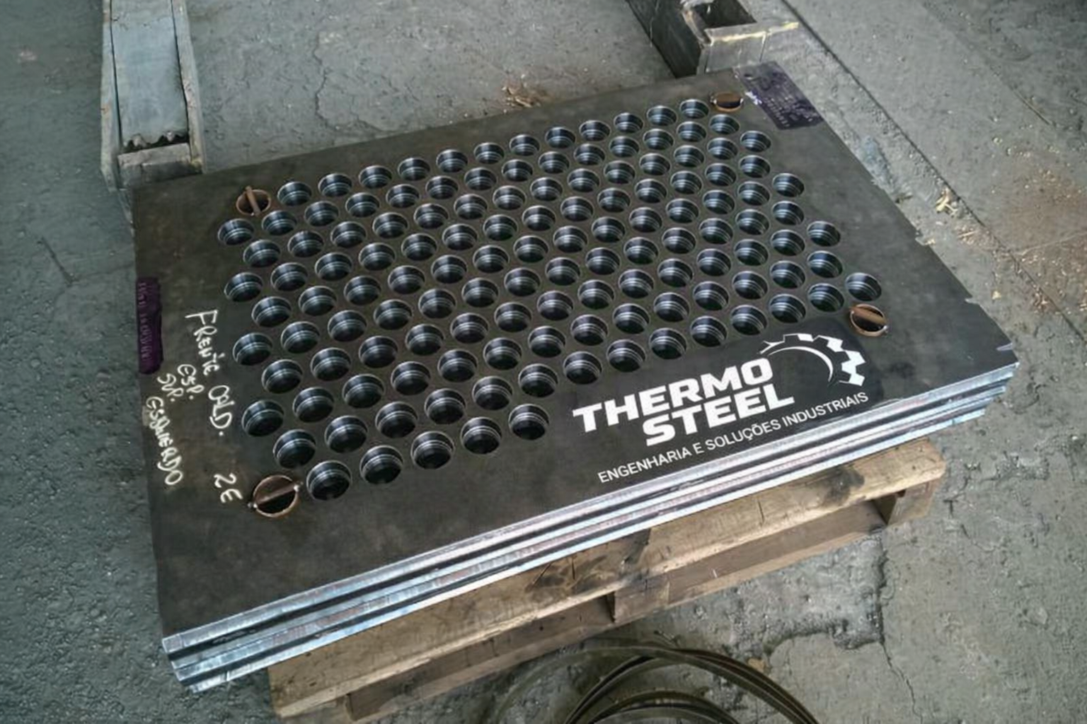 Chapa tubular perfurada com furação industrial de precisão pela Thermo Steel